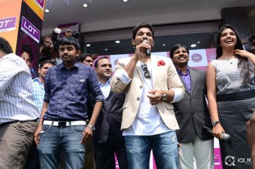 Allu Arjun Launches Lot Mobiles Showroom at Vijayawada